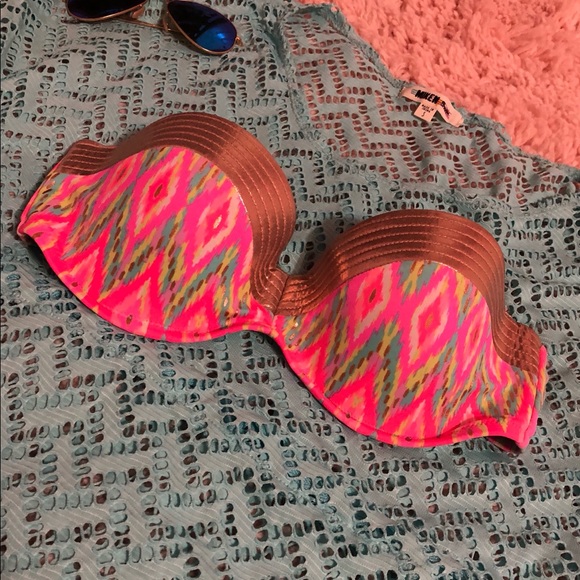 ☀️HOST PICK☀️Multicolored Bikini Top - Picture 3 of 3